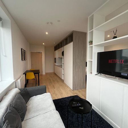 London Heathrow Airport Apartment Voyager House Terminal 12345 - Ev Electric And Parking Available ヒースロー エクステリア 写真