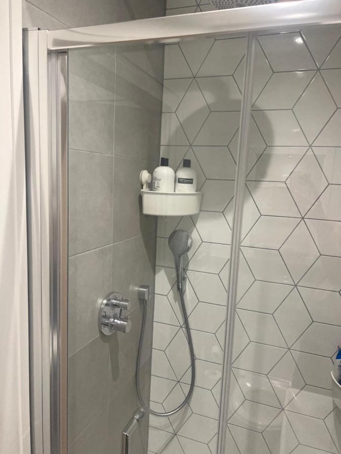London Heathrow Airport Apartment Voyager House Terminal 12345 - Ev Electric And Parking Available ヒースロー エクステリア 写真