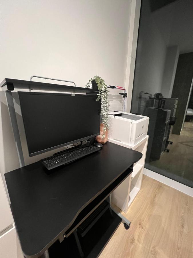London Heathrow Airport Apartment Voyager House Terminal 12345 - Ev Electric And Parking Available ヒースロー エクステリア 写真