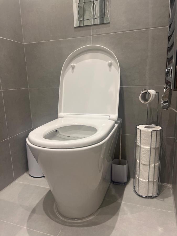 London Heathrow Airport Apartment Voyager House Terminal 12345 - Ev Electric And Parking Available ヒースロー エクステリア 写真