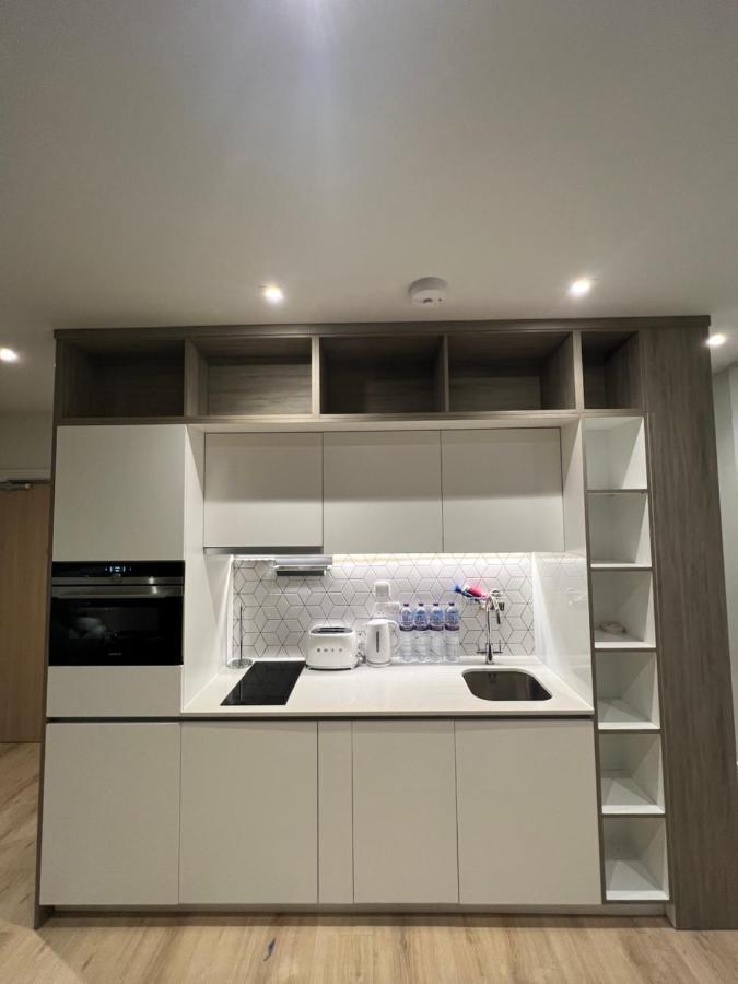 London Heathrow Airport Apartment Voyager House Terminal 12345 - Ev Electric And Parking Available ヒースロー エクステリア 写真