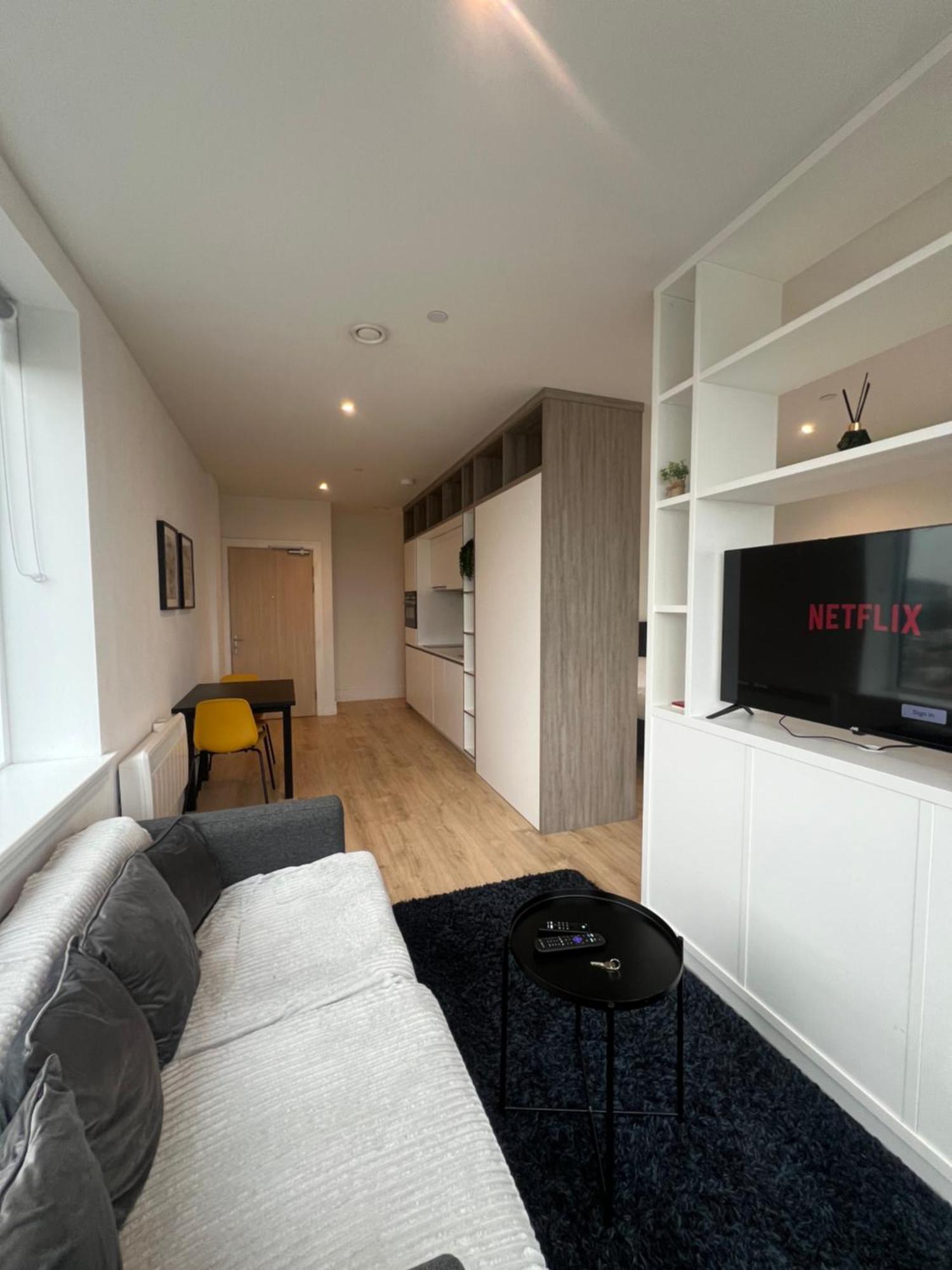 London Heathrow Airport Apartment Voyager House Terminal 12345 - Ev Electric And Parking Available ヒースロー エクステリア 写真