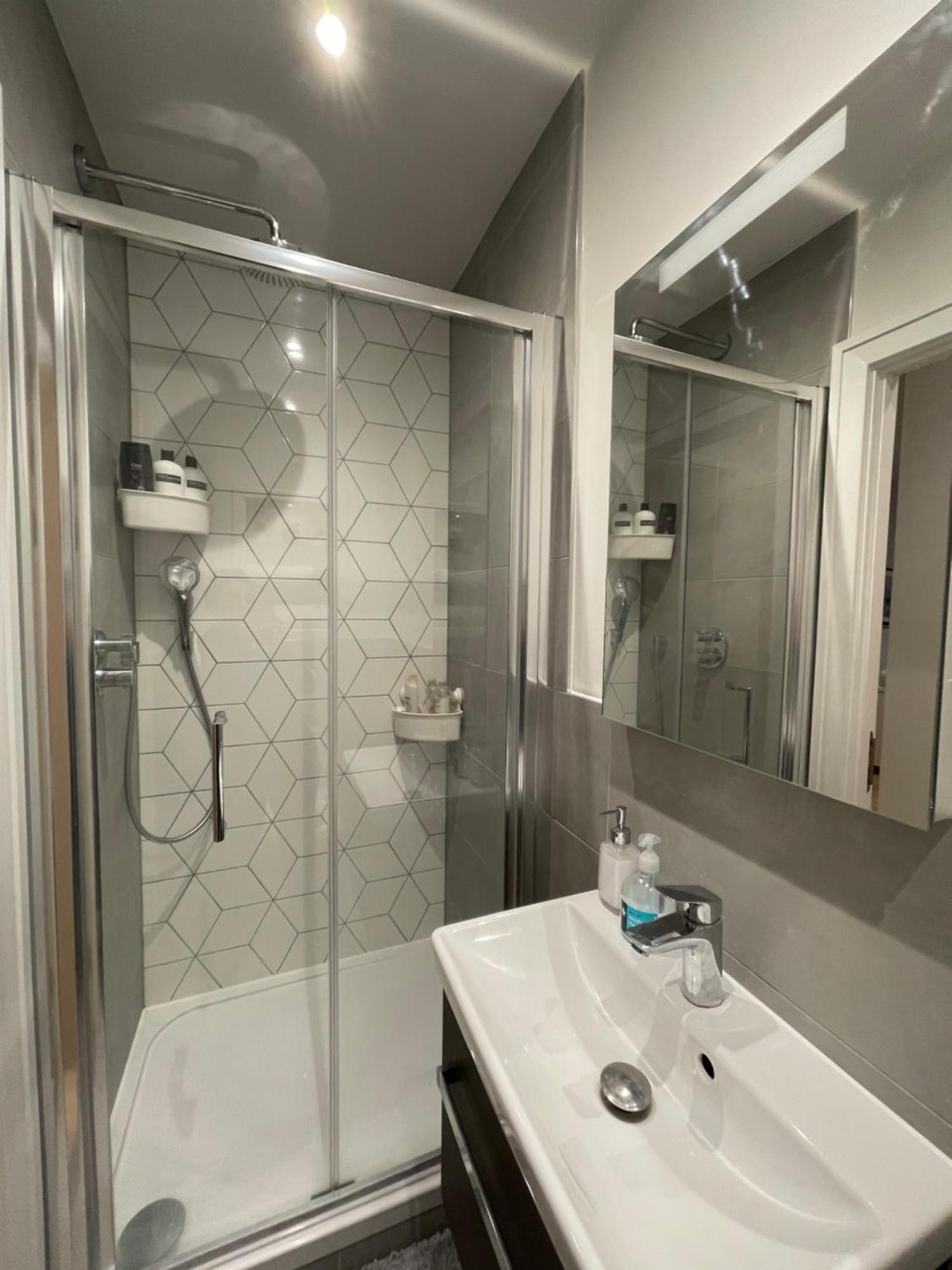 London Heathrow Airport Apartment Voyager House Terminal 12345 - Ev Electric And Parking Available ヒースロー エクステリア 写真