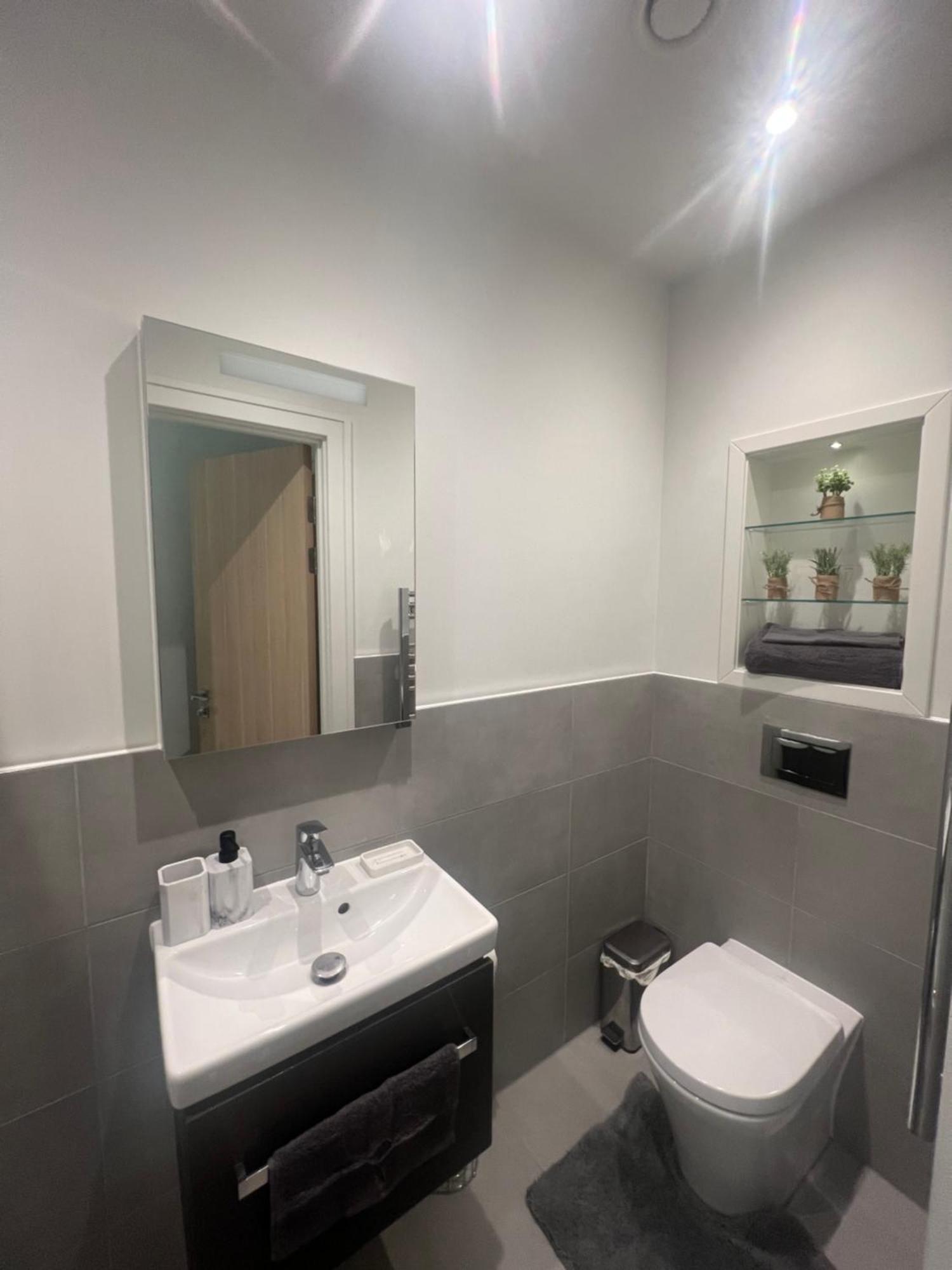 London Heathrow Airport Apartment Voyager House Terminal 12345 - Ev Electric And Parking Available ヒースロー エクステリア 写真